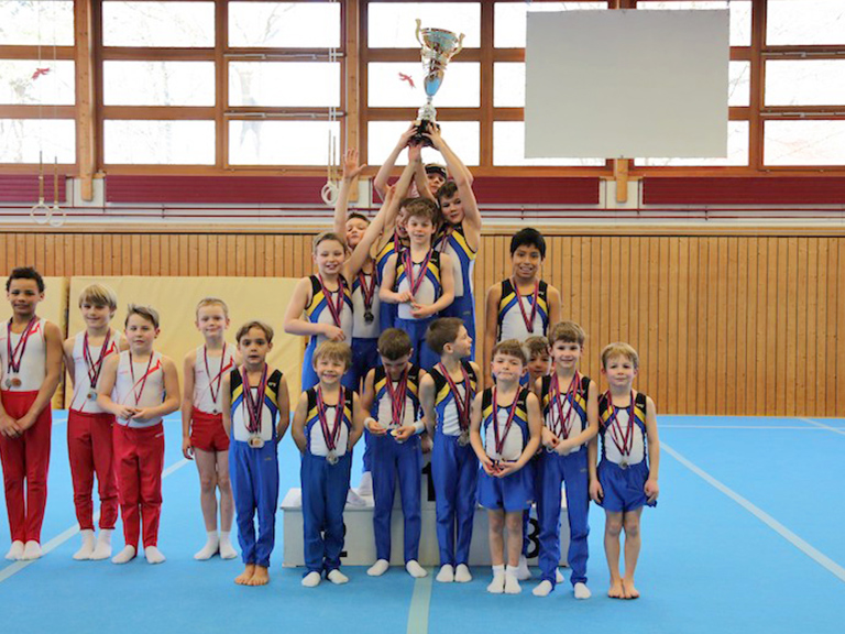 Kunstturn-Wanderpokal zurück im TZ Graubünden