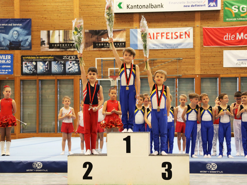 Novom: Fünf Podestplätze an einem Wettkampfochenende für Bündner Kunstturnzentrum